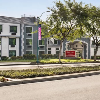 安納海母會議中心溫德姆華美達酒店