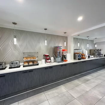 安納海母會議中心溫德姆華美達酒店