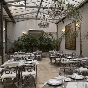 弗朗西絲酒店及俱樂部