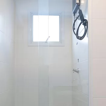 聰明的查理康索拉肖