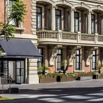 Como the Treasury