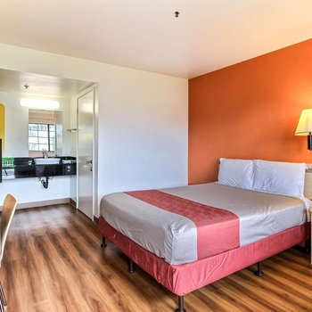 Motel 6 Salinas, CA - North Monterey Area