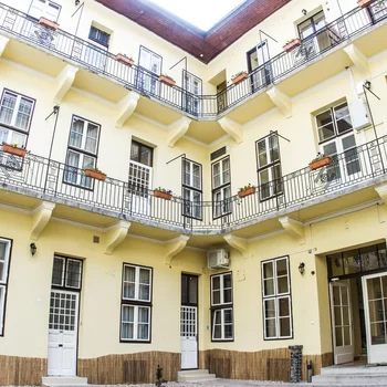 Central Hotel 21 and Apartments