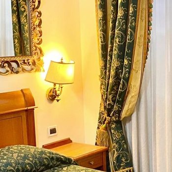 Hotel Champagne Palace