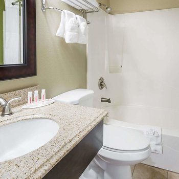 蒙特羅斯溫德姆速8酒店