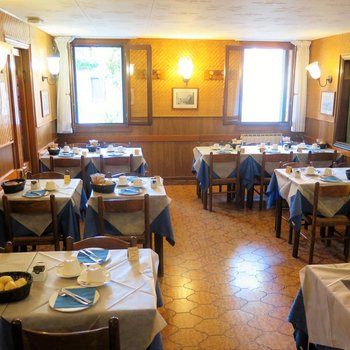 阿索非亞多酒店