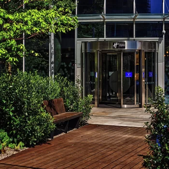 Holiday Inn Express Warsaw - the Hub