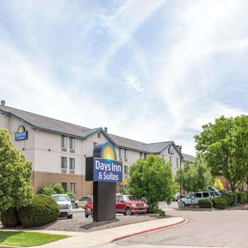 Days Inn & Suites by Wyndham Denver International Airport