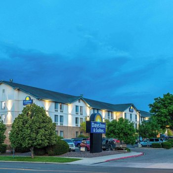 Days Inn & Suites by Wyndham Denver International Airport