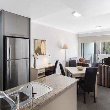 Oaks Brisbane Mews Suites