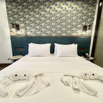 Lighthouse Point Hotel