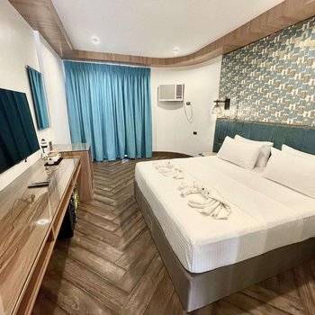 Lighthouse Point Hotel