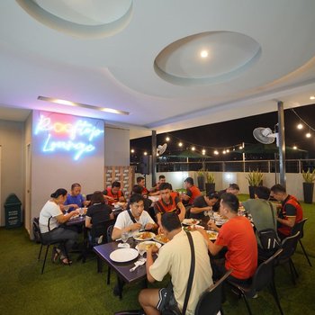 Arzo Hotel Premier