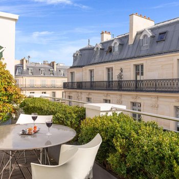 金色鬱金香諾阿伊劇院酒店