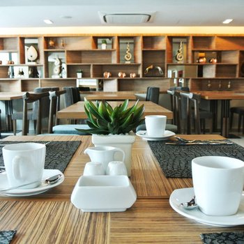 Ramada by Wyndham Bangkok Sukhumvit 11