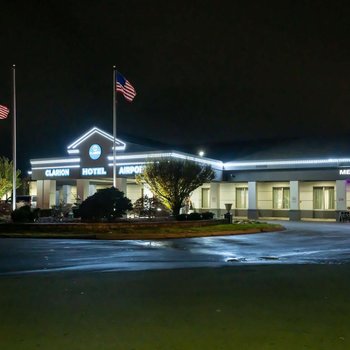 Clarion Hotel Detroit Metro Airport