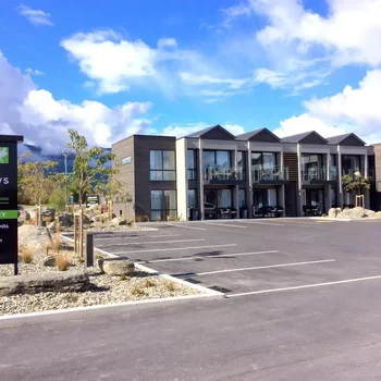 瓦娜卡湖西方平原汽車旅館