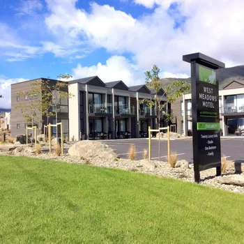 瓦娜卡湖西方平原汽車旅館