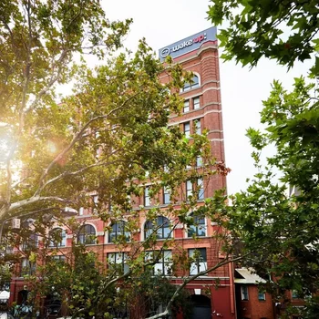 Wake up! 悉尼中央酒店