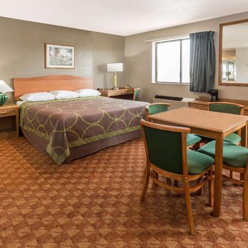 Super 8 by Wyndham St. Charles