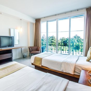 B2 Premier Hotel & Resort