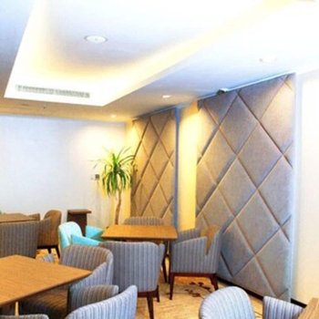 Menara Peninsula Hotel