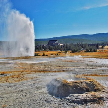 Old Faithful Inn - Inside the Park