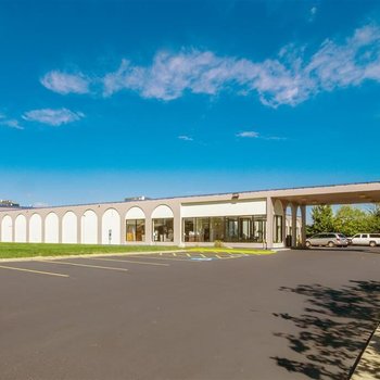 Red Roof Inn & Conference Center Chicago – N Aurora/ Naperville