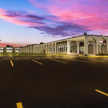 Red Roof Inn & Conference Center Chicago – N Aurora/ Naperville