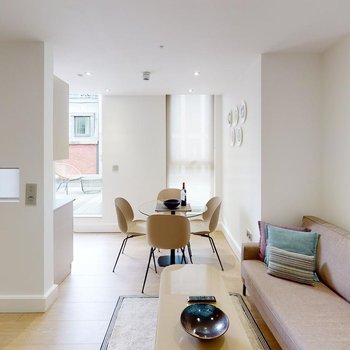 編年史超級城市公寓酒店