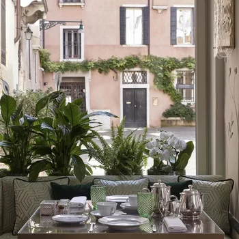 狄歐若小提琴酒店