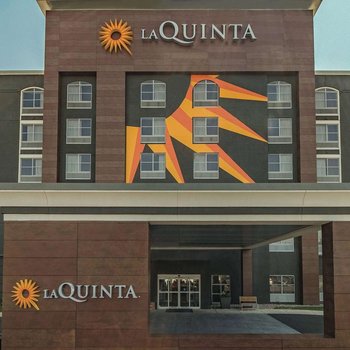 La Quinta Inn & Suites by Wyndham San Antonio Downtown