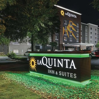 La Quinta Inn & Suites by Wyndham San Antonio Downtown