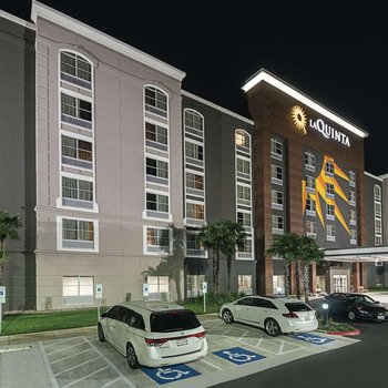 La Quinta Inn & Suites by Wyndham San Antonio Downtown