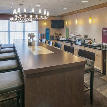 Hampton Inn & Suites Detroit/Airport-Romulus