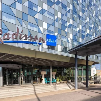 麗笙藍標河畔酒店