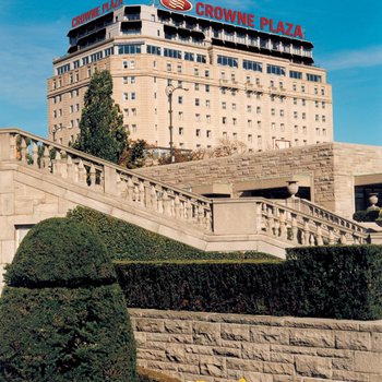 Crowne Plaza Hotel-Niagara Falls/Falls View, an IHG Hotel