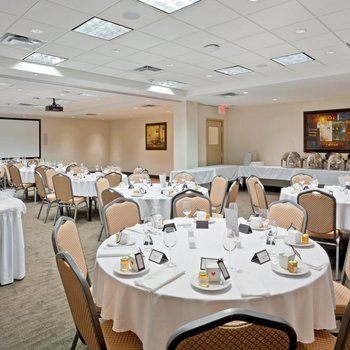 Holiday Inn Hotel & Suites Surrey East - Cloverdale, an IHG Hotel