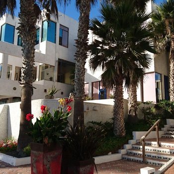 Las Rocas Resort & Spa