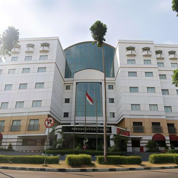 Surabaya Suites Hotel Powered by Archipelago