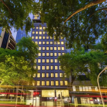 Brady Apartment Hotel Hardware Lane