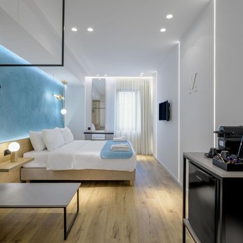 Acropolis Magenta Luxury Suites