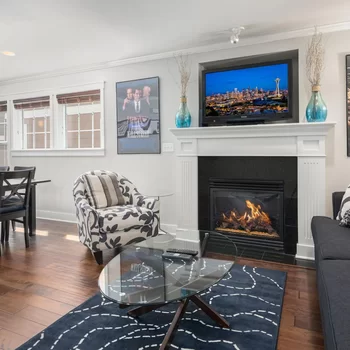 Seattle Vacation Home: The Great Wall