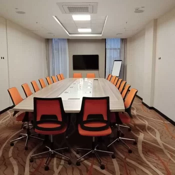 商標套房在Enaki鎮