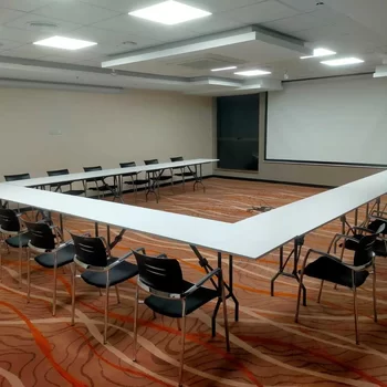 商標套房在Enaki鎮