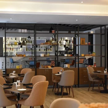 商標套房在Enaki鎮