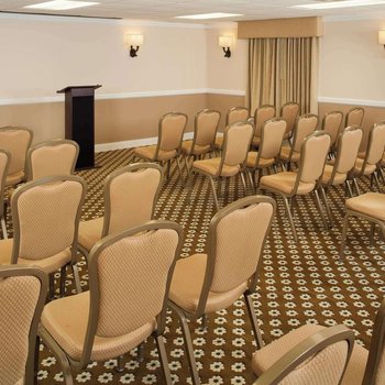 芝加哥伍德戴爾埃爾克格羅夫希爾頓逸林酒店