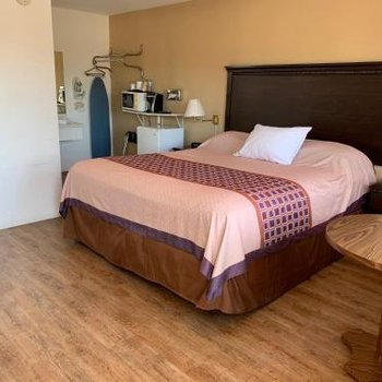 Redwood Inn