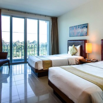 B2 Premier Hotel & Resort