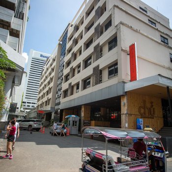 西隆翠妮提酒店